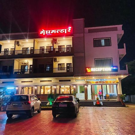 Hotel Meghmalhar Lodging Jejuri Экстерьер фото