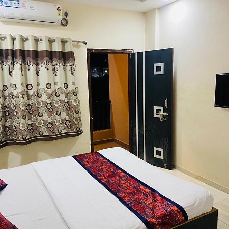 Hotel Meghmalhar Lodging Jejuri Экстерьер фото