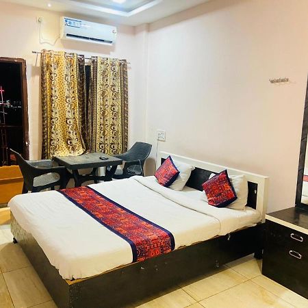 Hotel Meghmalhar Lodging Jejuri Экстерьер фото