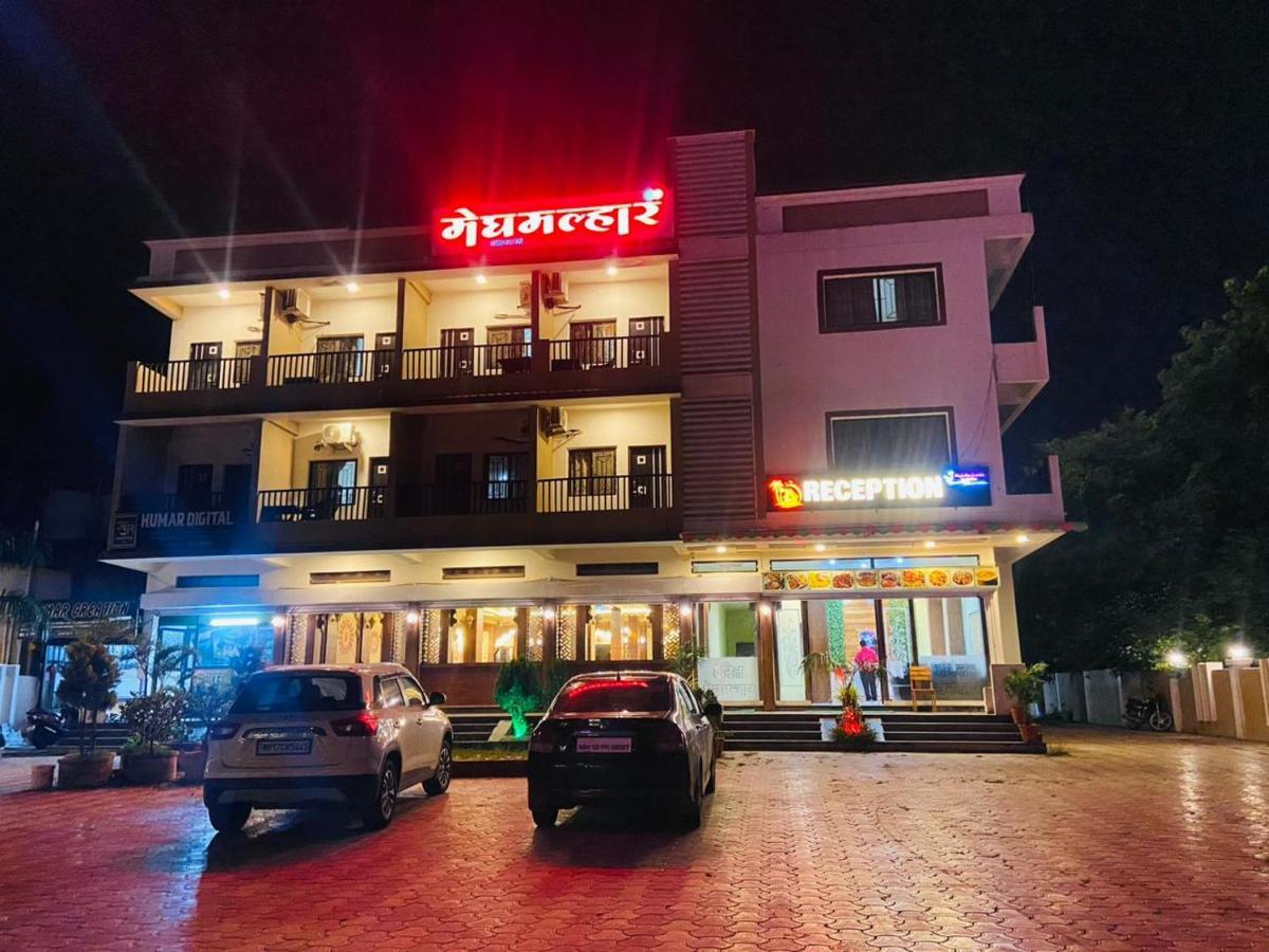 Hotel Meghmalhar Lodging Jejuri Экстерьер фото