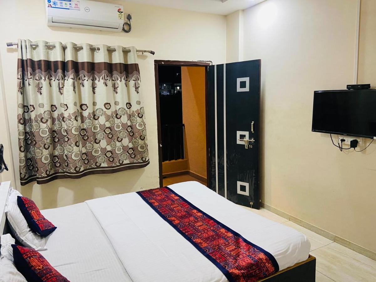 Hotel Meghmalhar Lodging Jejuri Экстерьер фото