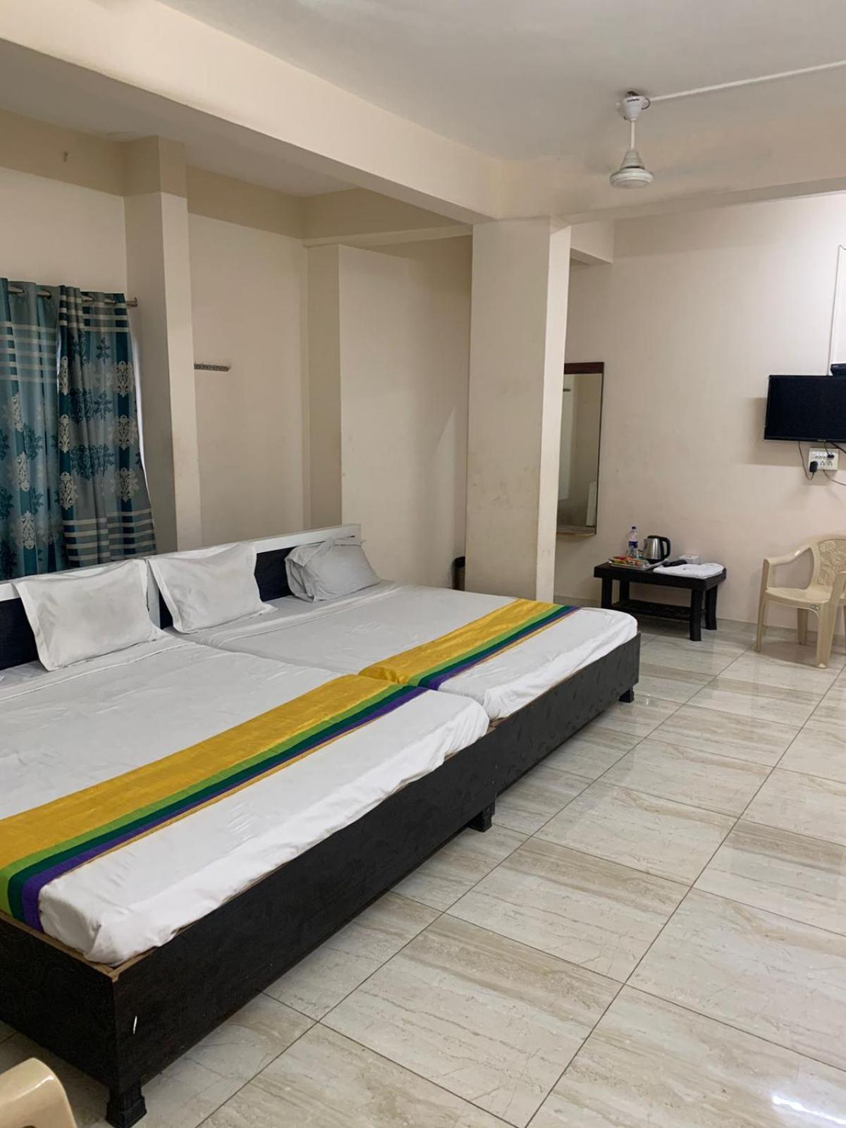 Hotel Meghmalhar Lodging Jejuri Экстерьер фото